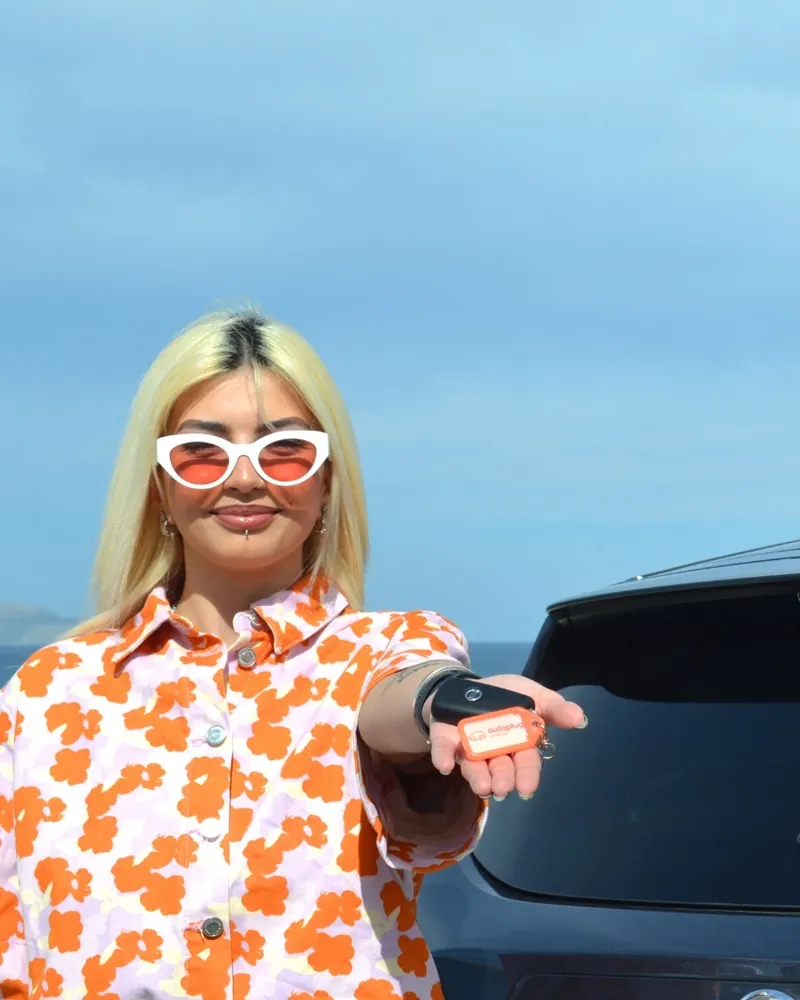 WoopDrive car pickup in Crete with Autoplug partner